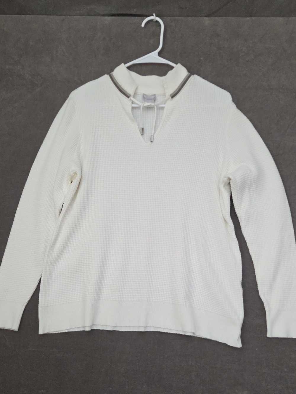 Chico's Size 1 Med Cream Waffle Knit Top Tie Neck Gray Trim